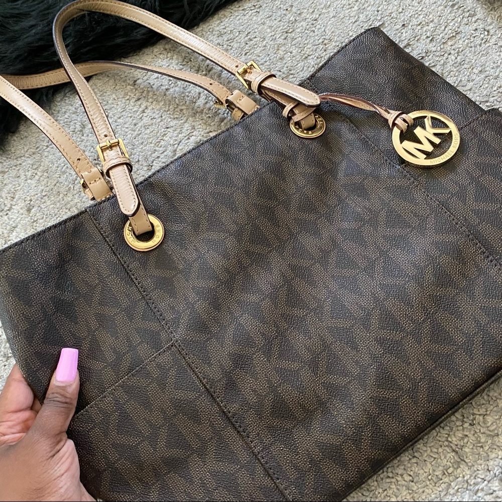 MK PURSE - authentic, medium, dark brown, MK logo purse
